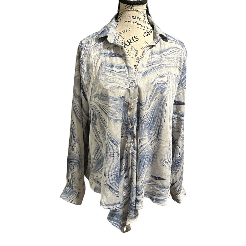 NWT Collar bottom down long sleeve blouse